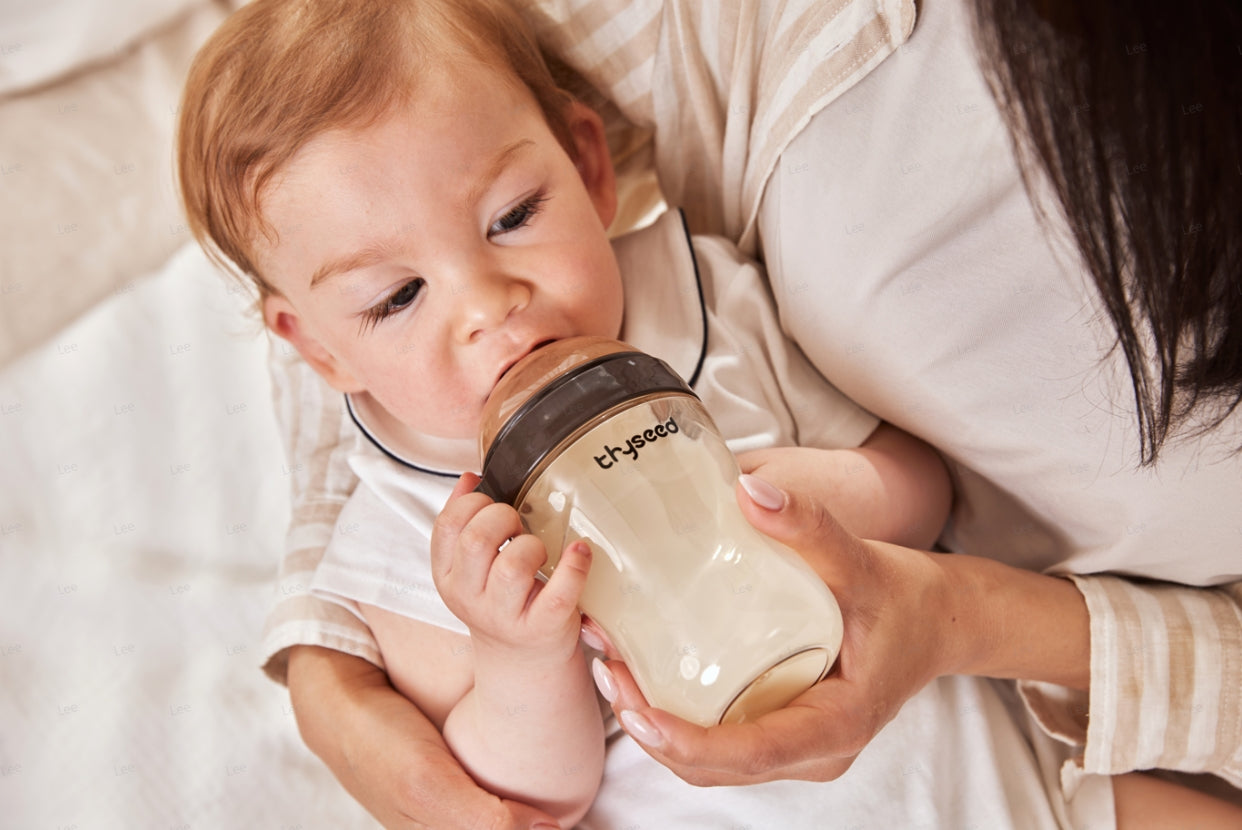 How does thyseed make the Breastfeeding to Bottle-feeding transition easier?